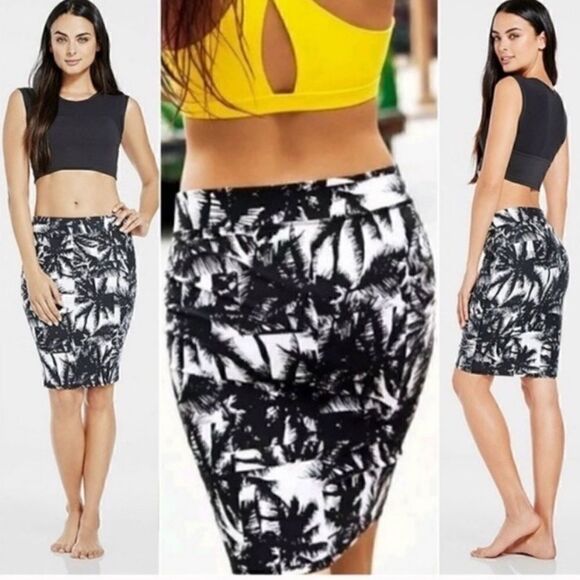 Fabletics Kate Hudson Cora Malibu Print Skirt Size XSmall - Picture 1 of 6